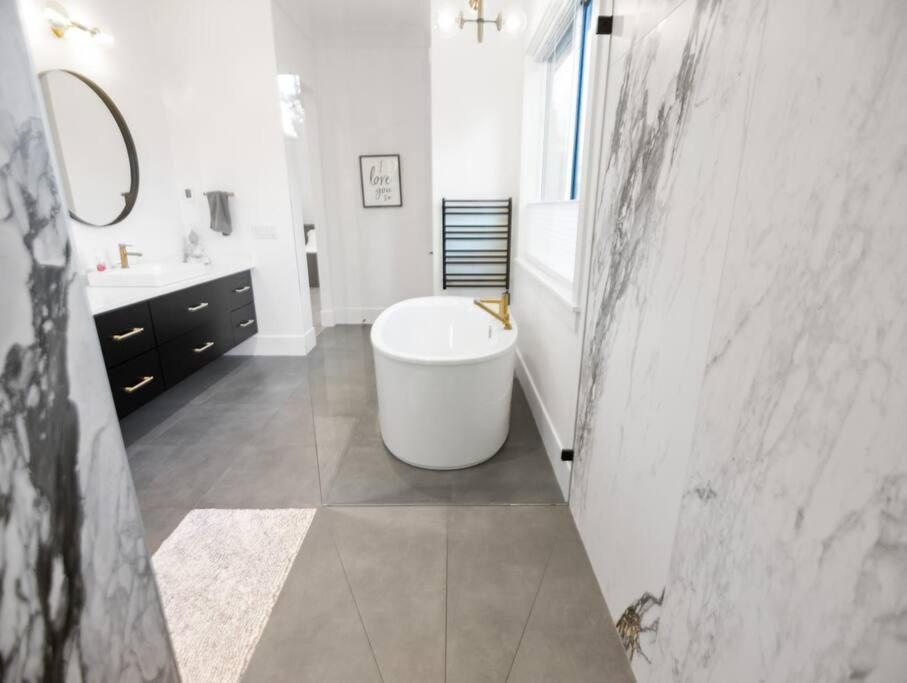 The Fernridge Estate: 5Bd Family Retreat! Villa Langley Bagian luar foto
