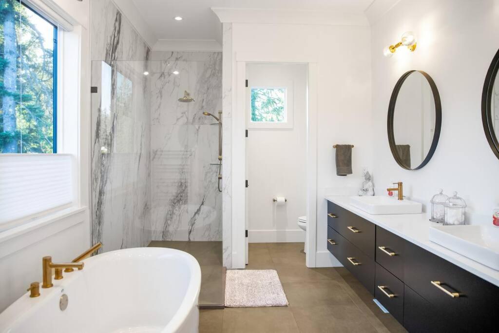 The Fernridge Estate: 5Bd Family Retreat! Villa Langley Bagian luar foto